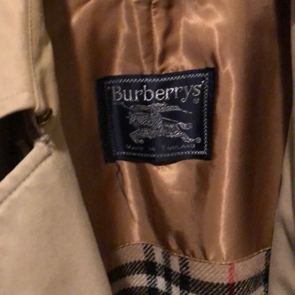 Add’l photos of Burberry Trench auth w/lining CHECK ORIGINAL LISTING 2PURCHASE